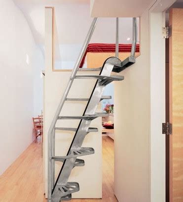 请问最省空间的阁楼楼梯怎么搭建,阁楼楼梯怎么做省空间