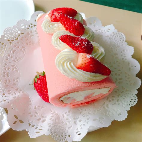 做蛋糕卷怎么放草莓粉,爱好组低筋草莓蛋糕卷