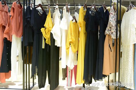 我想開個服裝品牌折扣店,要進點庫存尾貨來賣,請問哪里有性價比高的女裝尾貨批發(fā)?最好貨源比較全的