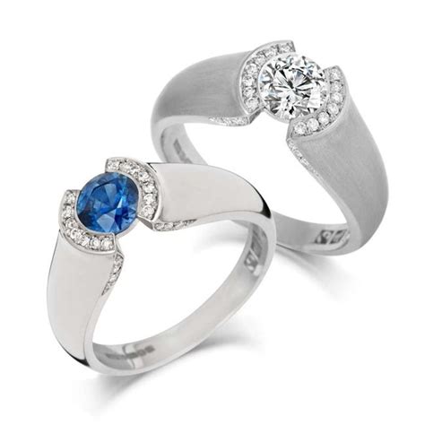 结婚戒指戴哪个手,情侣带戒指带哪个手