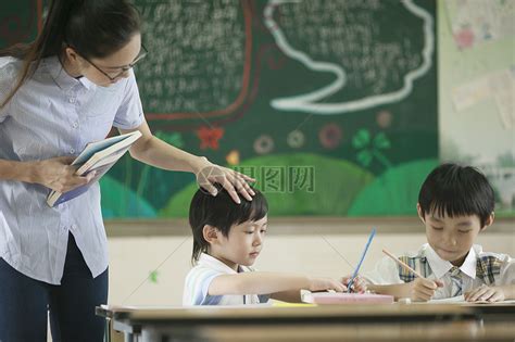 幼儿老师表扬孩子的话