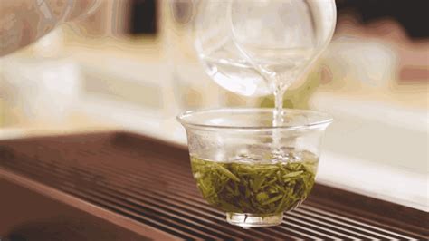 红茶和绿茶哪个养胃,绿茶伤胃红茶养胃