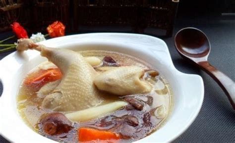 关于松茸的五种做法,松茸翅根汤