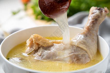 松茸排骨煲汤最佳做法搭配 玉米松茸排骨煲汤