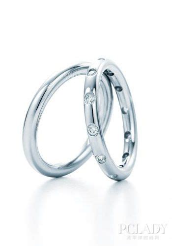 结婚钻戒应该配在哪个手指上,结婚戒指谁买