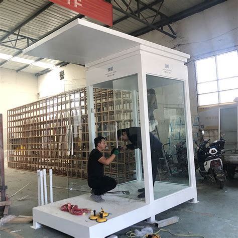 在废弃保安亭门口_小学作文450字[推荐7则]