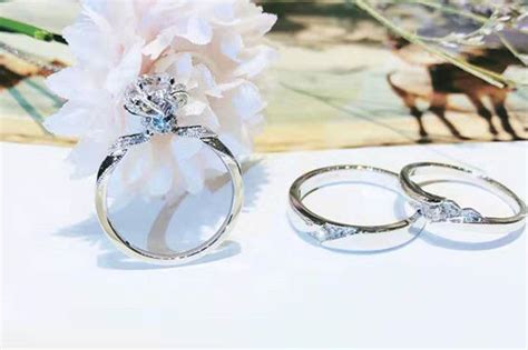 买戒指怎么选择大小,婚戒买大一圈好吗