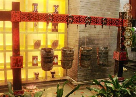 京工的玉雕貔貅有什么特点,供奉貅貔的器皿是什么