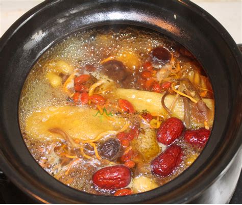 姬松茸猴头菇枸杞红枣汤的功效,干姬松茸煲汤怎么做