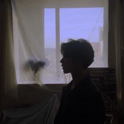 孤单的qq说说短语 孤独的夜，只有黄昏的路灯陪我