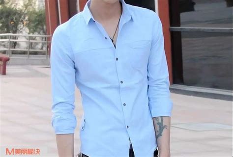寶藍(lán)色半袖衫搭什么顏色褲子