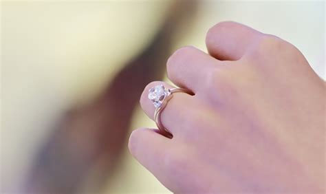女生手戴戒指什么意思,结婚用什么戒指