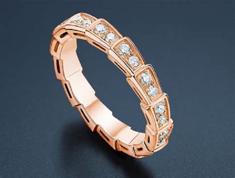 女的带钻戒哪个手,女的结婚戒指应该戴哪个手指