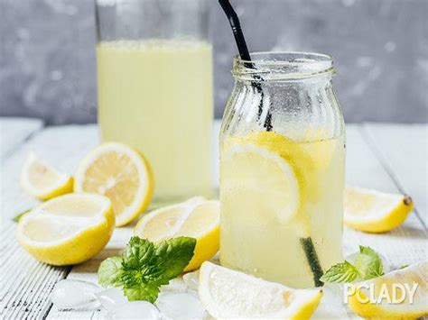 柠檬水怎么去苦味,少不了蜂蜜柠檬水