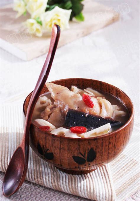 松茸炖汤怎么做 鲜松茸藕