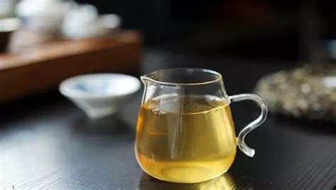 放了20年的生普洱茶汤是什么色,普洱生茶的茶汤是什么颜色