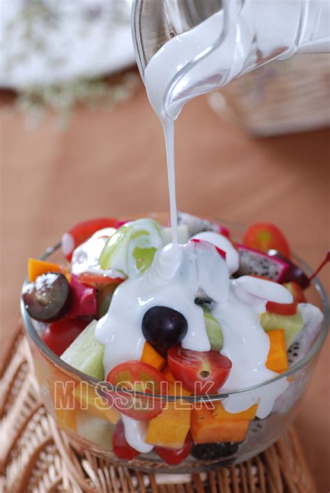 水果味的酸奶怎么做好吃吗,超级简单的水果酸奶新吃法