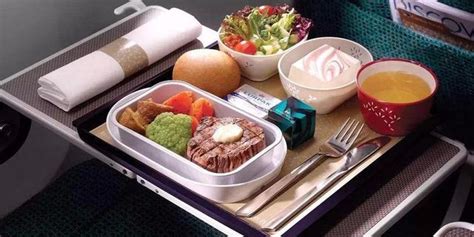 飞机上用餐都是免费的吗?