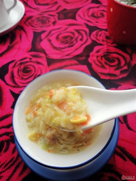 三菌肉汤的家常做法,芫茜松茸汤