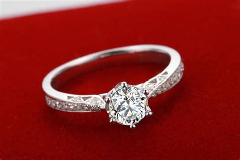 为什么买戒指要互相买,订婚戒指要买一对吗