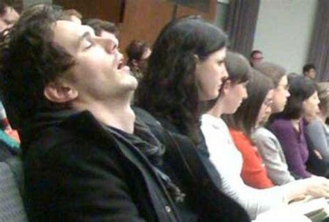 宝宝睡着了笑大人不能和她笑