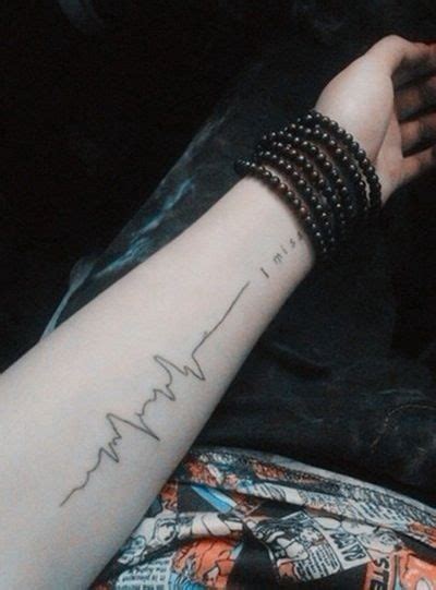 情侣纹身手臂心电图,爱情就是心电图