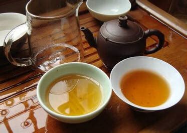 长期喝普洱茶为什么会口干不渴,为什么喝普洱茶会感到嘴舌发干