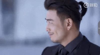 在朋友圈发肌肉照被说油腻