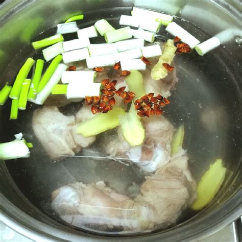 新鲜松茸炖鸭汤是什么时候放,松茸炖龙骨汤