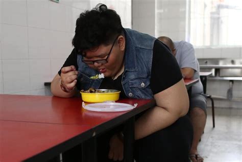 怀孕刚吃完饭就吐了怎么回事