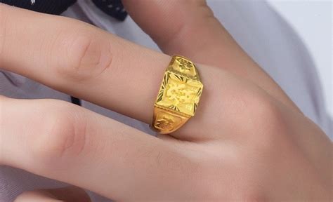 戒指戴在中指是什么意思,中指头戴黄金戒指是什么意思