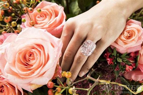 世界最大紫粉色钻石拍出2660万美元,粉色钻石一克拉多少钱