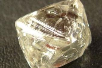 金刚原石是什么样子的,钻石的原石什么样