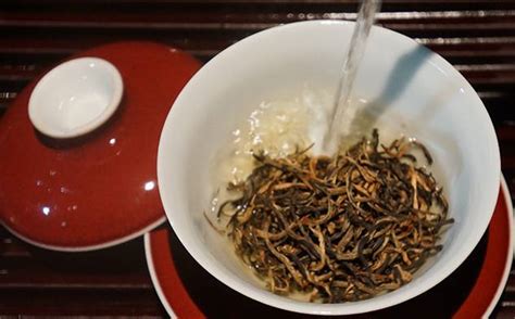 普洱茶为什么洗茶怎么洗,冲泡普洱茶为何要洗茶