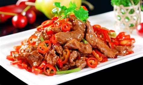 红菜椒和牛肉怎么做好吃吗,耳熟能详的青椒炒牛肉
