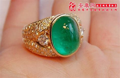 女人戴绿宝石戒指有什么好处,戴戒指有什么注意事项