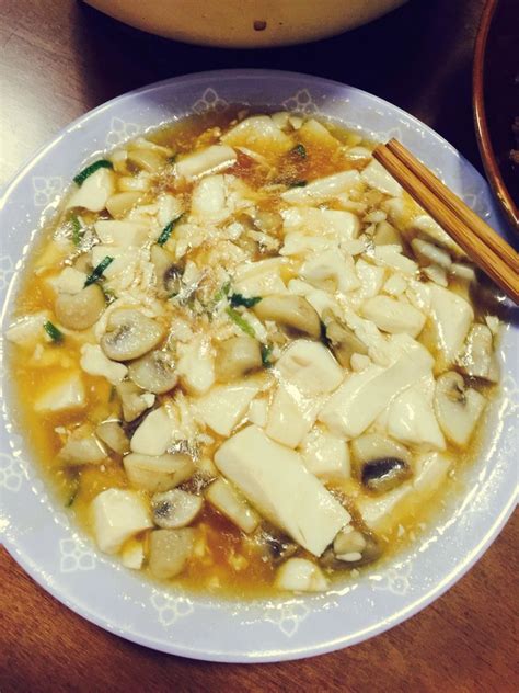 松茸磨菇烧豆腐怎么做 松乳菇烧豆腐的做法