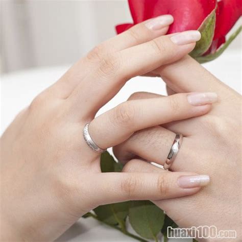求婚戒指戴女孩哪个手指,戴戒指有讲究吗