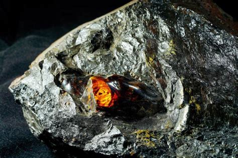 琥珀 煤精 哪个密度大,琥珀有哪些种类
