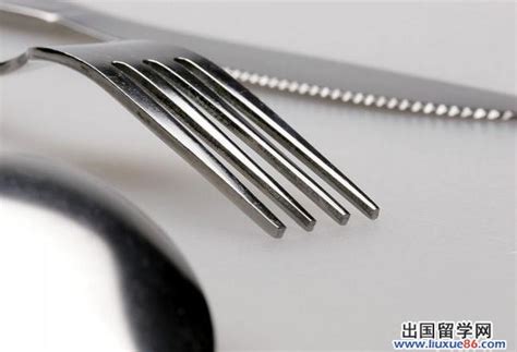 西餐的刀叉都有什么讲究 吃西餐时如何正确的使用刀叉