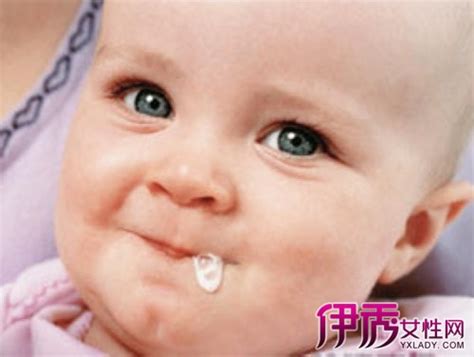 新生儿多次出现大口吐奶