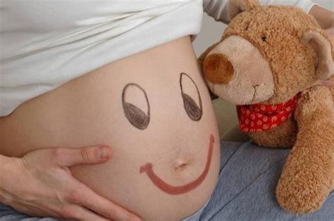 怀孕后，为什么有些人的肚子不显怀？其实是这样的