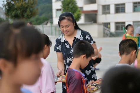 2010年在广州哪里可以学广绣的,可以简单介绍一下广绣吗?我要具体学习地址,联系电话,价格.非常感谢.