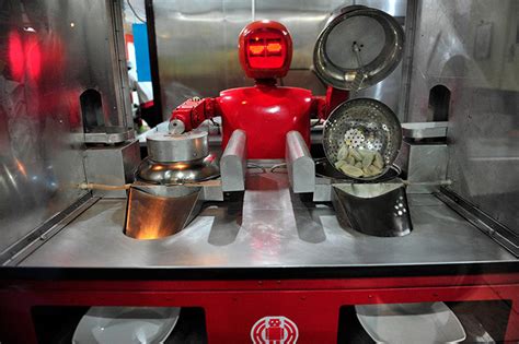未来机器人餐厅怎么加盟,探访广安智能机器人餐厅