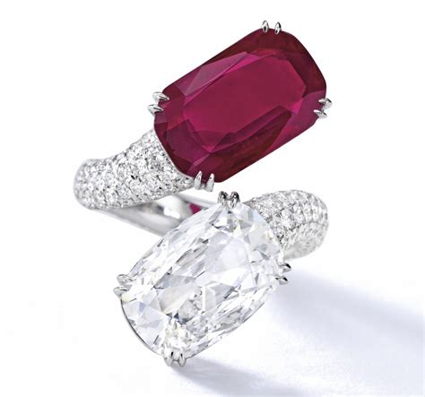 情侣戒指选什么材质的比较好,结婚戒指什么材质最受欢迎
