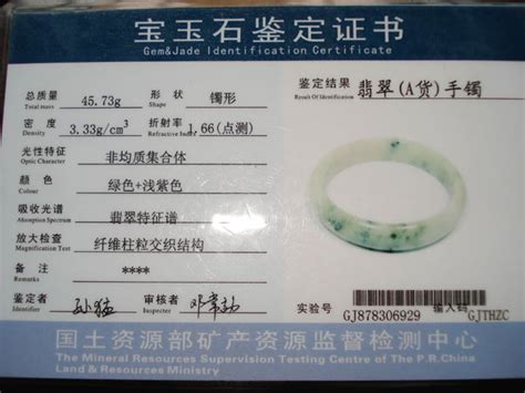 翡翠吊坠小和大哪个好,花同样的钱买翡翠