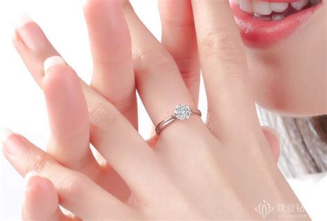钻戒是戴在哪个手指,婚戒应该戴在哪个手上