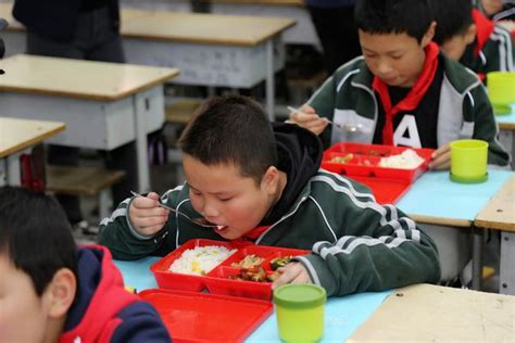 小学午餐