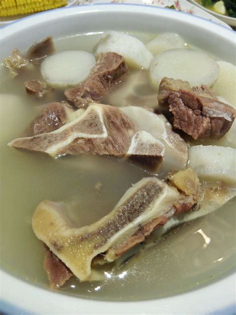 牛骨可以和松茸一起炖汤吗 松茸可以和牛骨炖汤吗