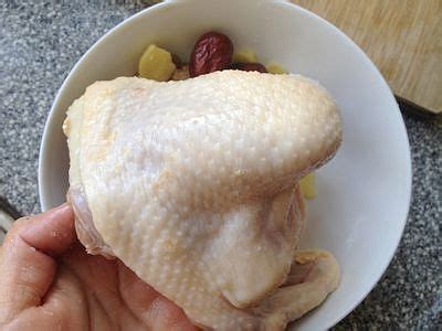 姬松茸炖鸡的做法 黄花菜姬松茸炖鸡